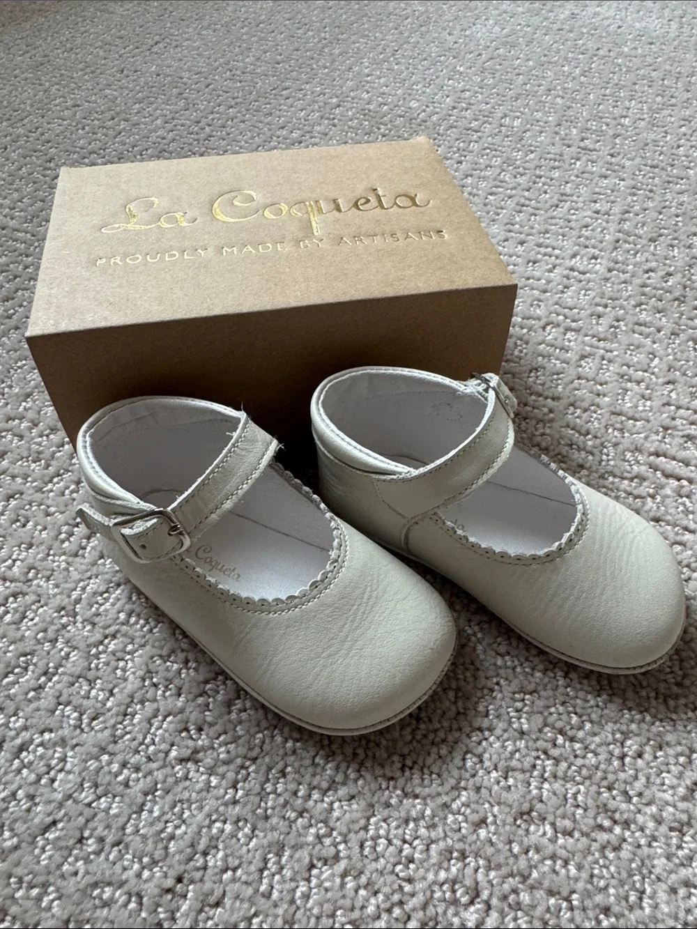 Classic Toddler Mary Jane Shoes in Cream - Scallop Strap